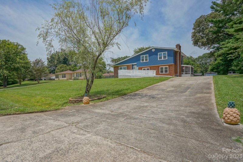 2636 Woodcrest Drive