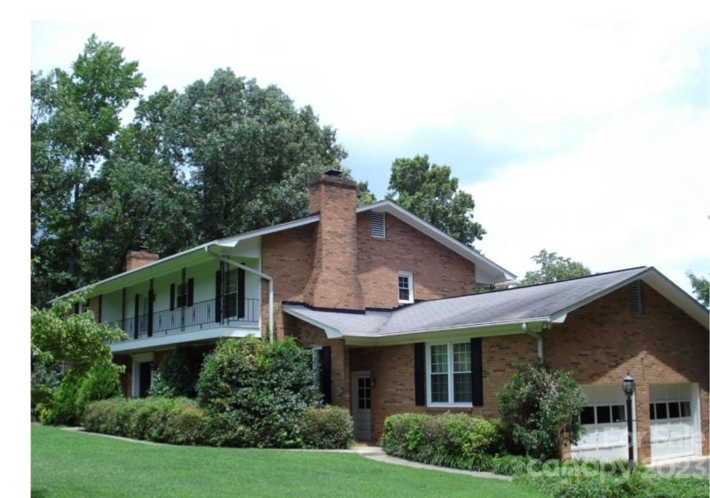 2731 Rolling Hills Drive