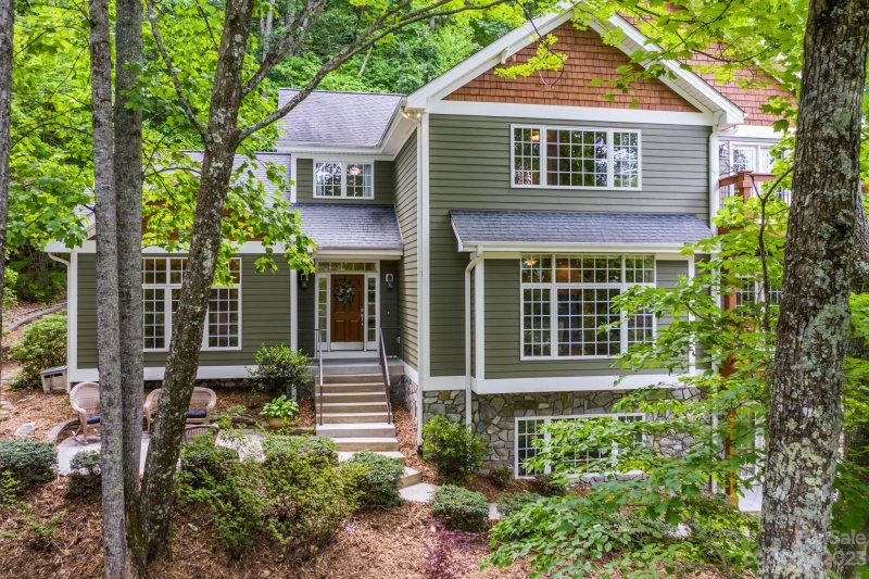 Property image 2 at 19 Hearthstone Drive, Asheville, NC 28803