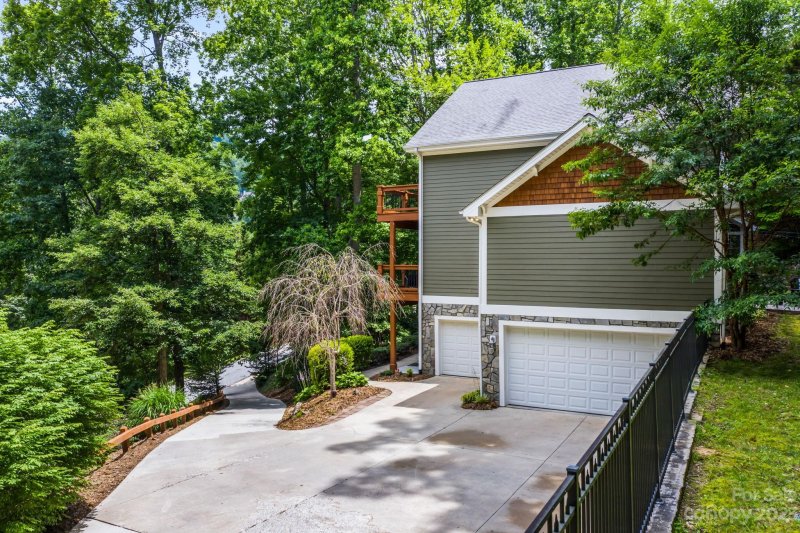 Property image 5 at 19 Hearthstone Drive, Asheville, NC 28803