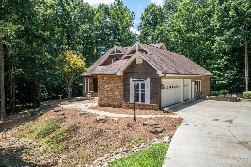 Property image 3 at 139 N Harbor Watch Drive, Statesville, NC 28677