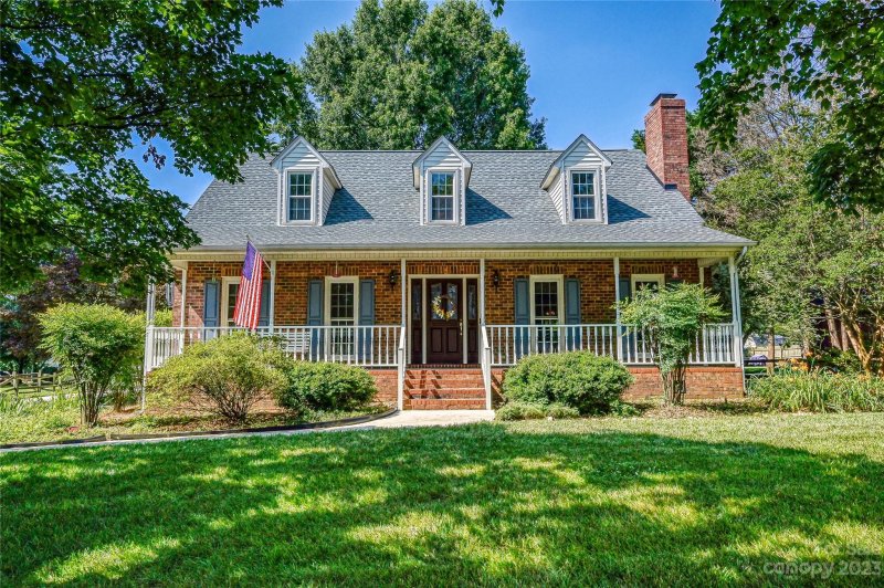 4262 Mackenzie Court