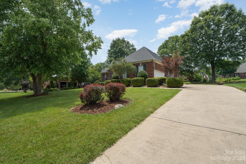 Property image 2 at 315 Hawksnest Court, Matthews, NC 28104