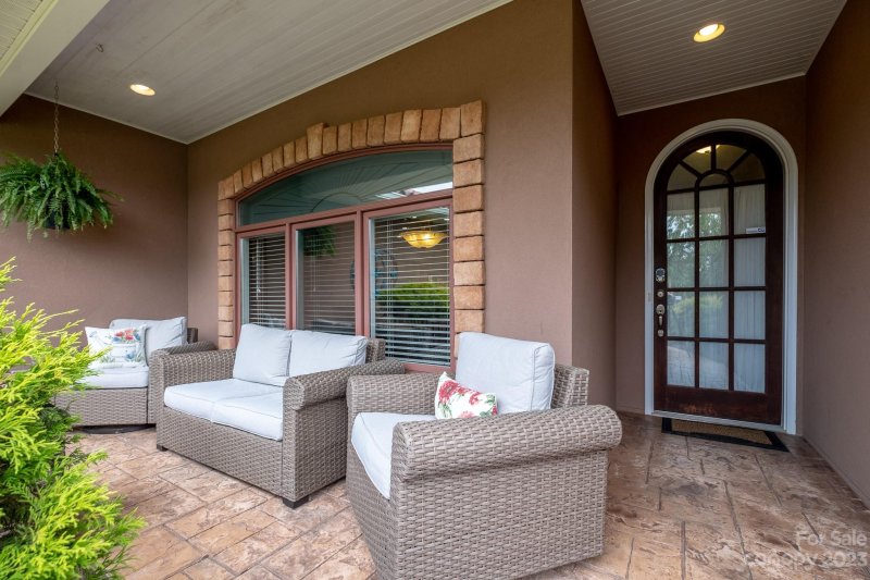 Property image 5 at 26 Ocaso Drive, Asheville, NC 28806