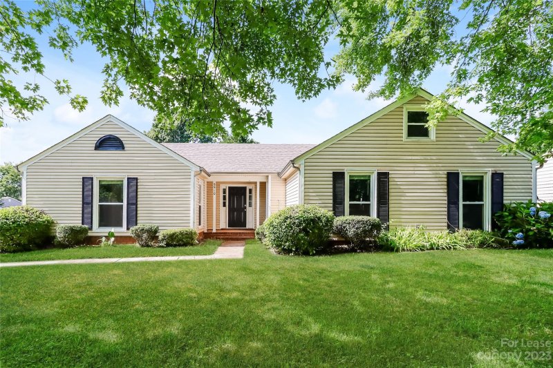 Property image 3 at 5510 Carlingford Court, Charlotte, NC 28208