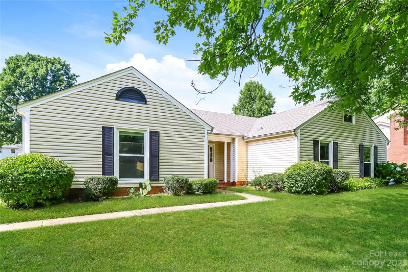 Property image 4 at 5510 Carlingford Court, Charlotte, NC 28208