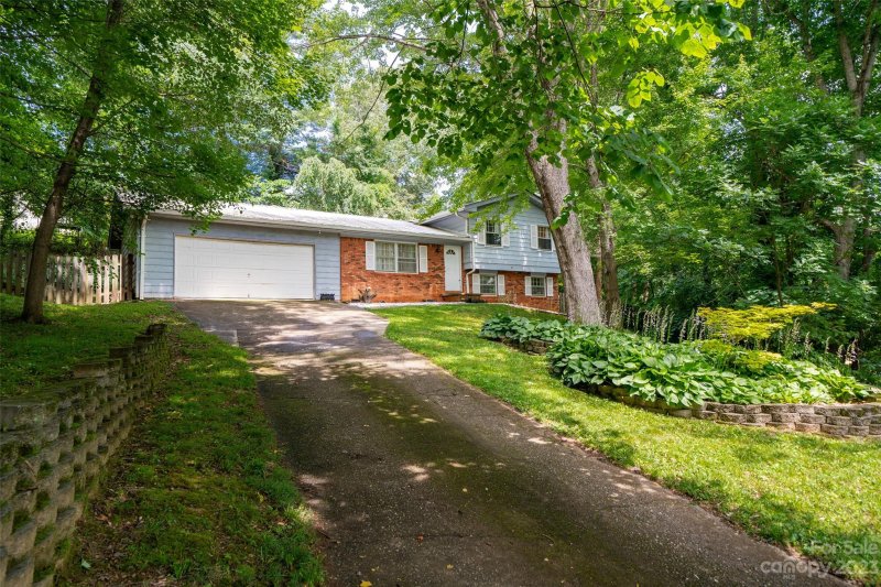 Property image 2 at 8 Botany View Court, Asheville, NC 28805