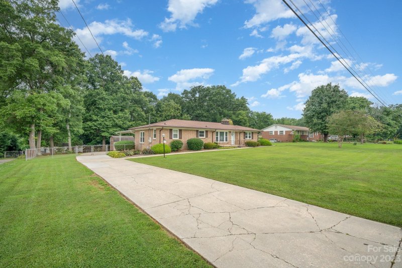 Property image 3 at 3012 Westerwood Drive, Charlotte, NC 28214