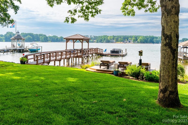 Property image 2 at 227 Commodore Loop, Mooresville, NC 28117