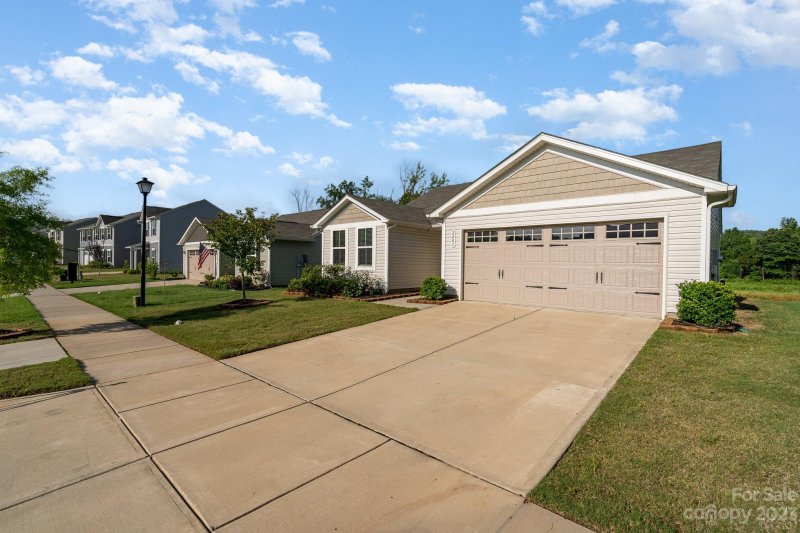 Property image 3 at 2481 Thorn Spring Lane, Concord, NC 28025