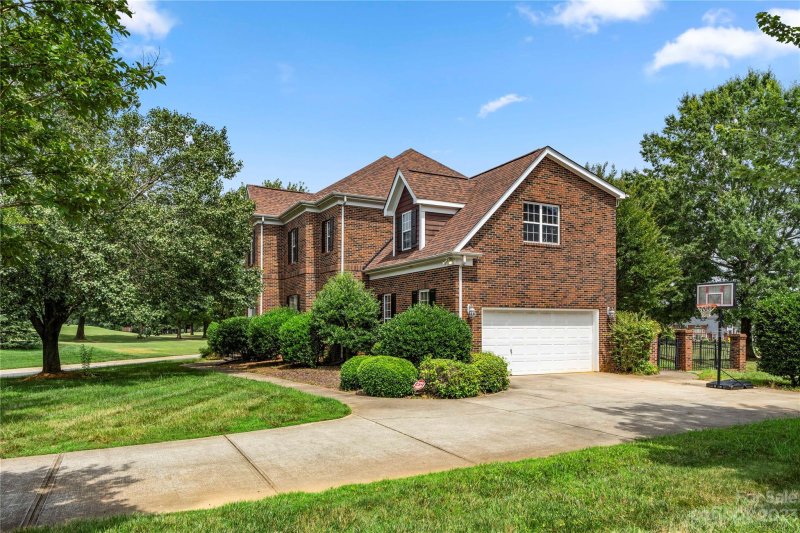 Property image 3 at 8003 Birdie Court, Matthews, NC 28104