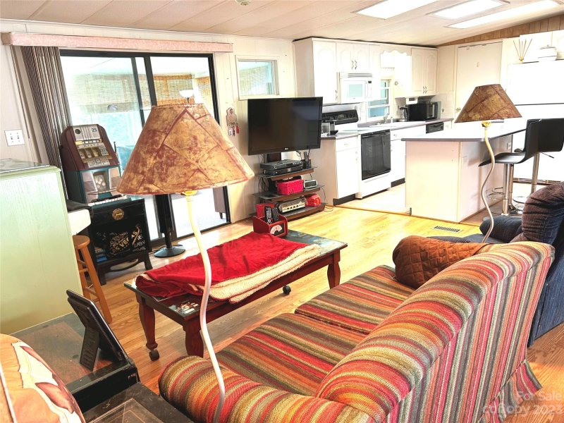 Property image 5 at 220 Cranbrook Circle, Hendersonville, NC 28792