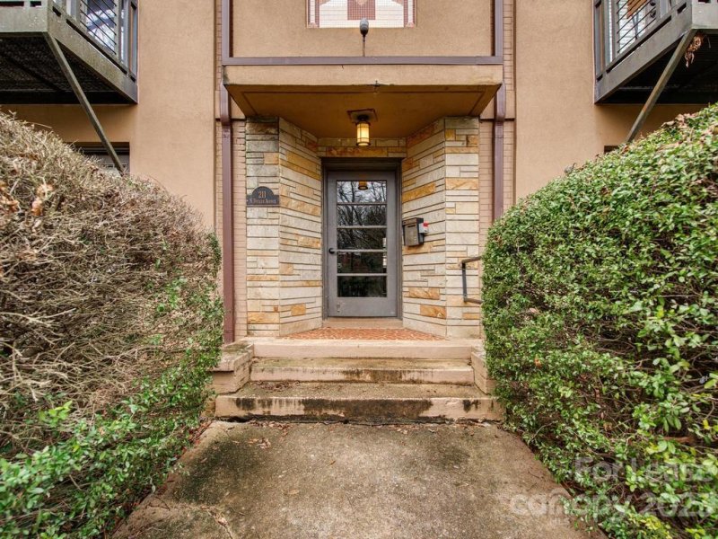 Property image 2 at 211 N Dotger Avenue, Charlotte, NC 28207