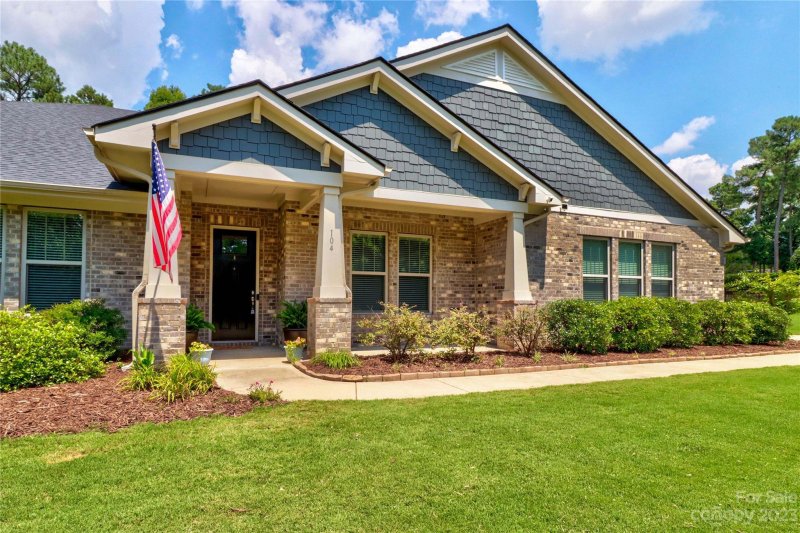 Property image 2 at 104 N San Agustin Drive, Mooresville, NC 28117
