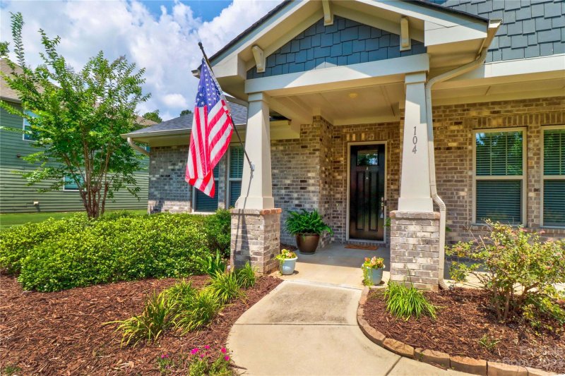 Property image 3 at 104 N San Agustin Drive, Mooresville, NC 28117