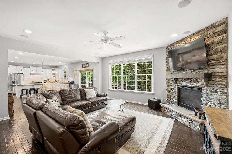 Property image 4 at 105 Skip Jack Point Court, Mooresville, NC 28117