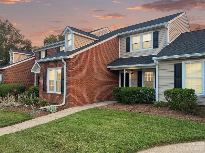 10914 Winterbourne Court