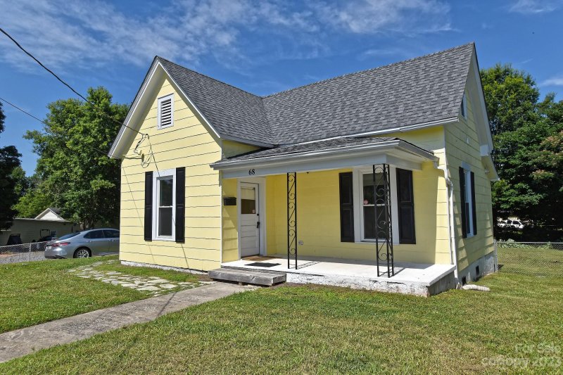 Property image 2 at 68 14th Street, Hickory, NC 28602