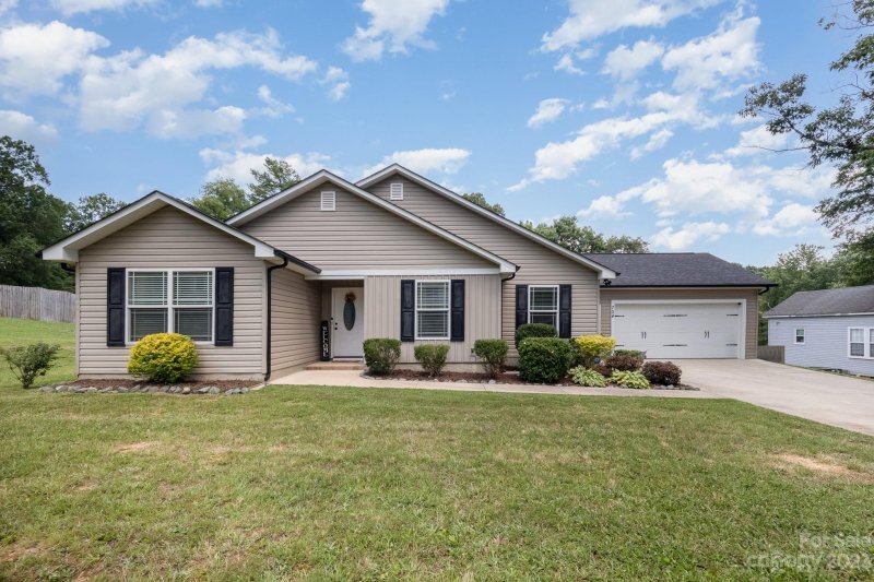 704 Briarwood Street