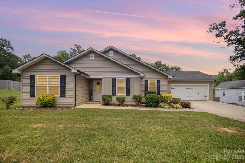 Property image 2 at 704 Briarwood Street, Kannapolis, NC 28081