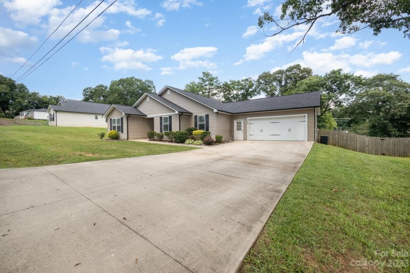 Property image 3 at 704 Briarwood Street, Kannapolis, NC 28081