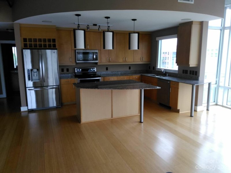 Property image 4 at 505 E 6th Street, Charlotte, NC 28202