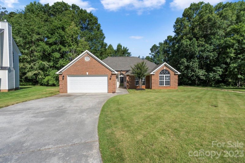 Property image 2 at 6127 Colchester Lane, Matthews, NC 28104