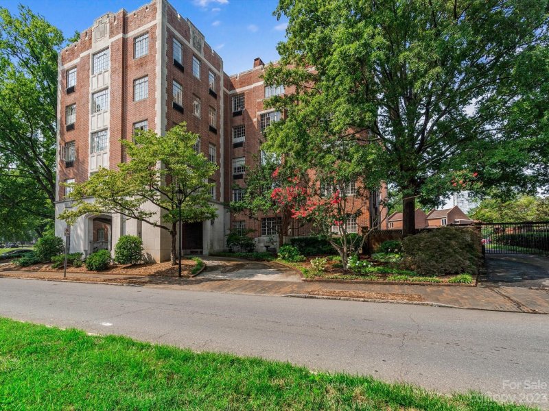 Property image 2 at 301 W Tenth Street, Charlotte, NC 28202