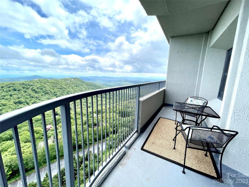 Property image 2 at 303 Sugar Top Drive, Sugar Mountain, NC 28604