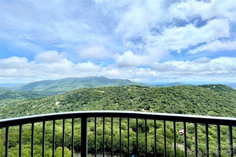 Property image 3 at 303 Sugar Top Drive, Sugar Mountain, NC 28604