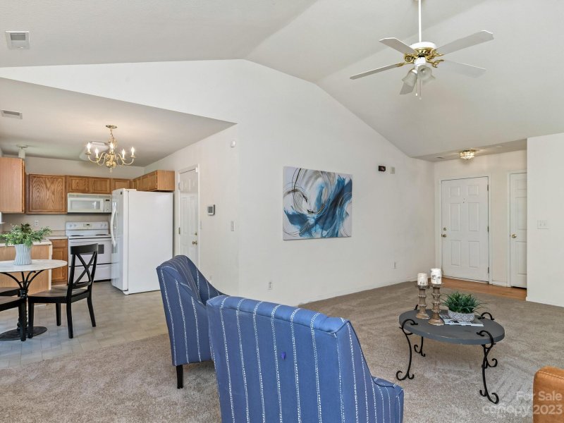 Property image 4 at 6812 Parkers Crossing Drive, Charlotte, NC 28215