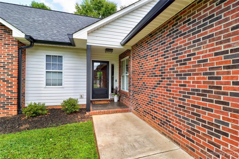 Property image 5 at 611 Emerson Drive, Mooresville, NC 28115