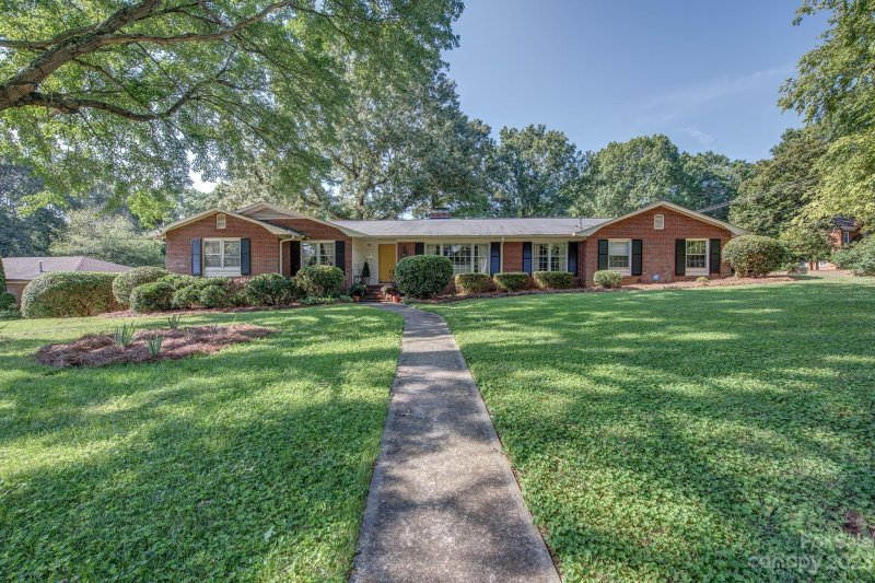 Property image 2 at 1105 Dumbarton Road, Gastonia, NC 28054