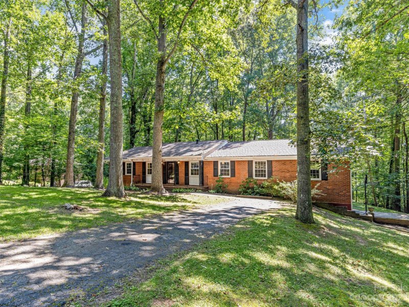 Property image 3 at 11 Botany Court, Asheville, NC 28805