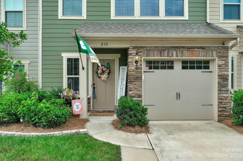 Property image 3 at 210 Park Meadows Drive, Matthews, NC 28104