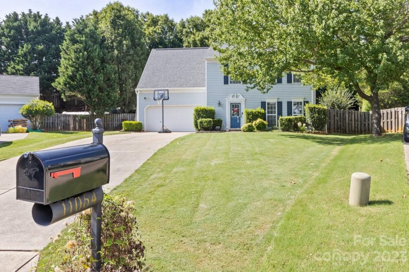 Property image 2 at 11054 Treebranch Drive, Charlotte, NC 28216