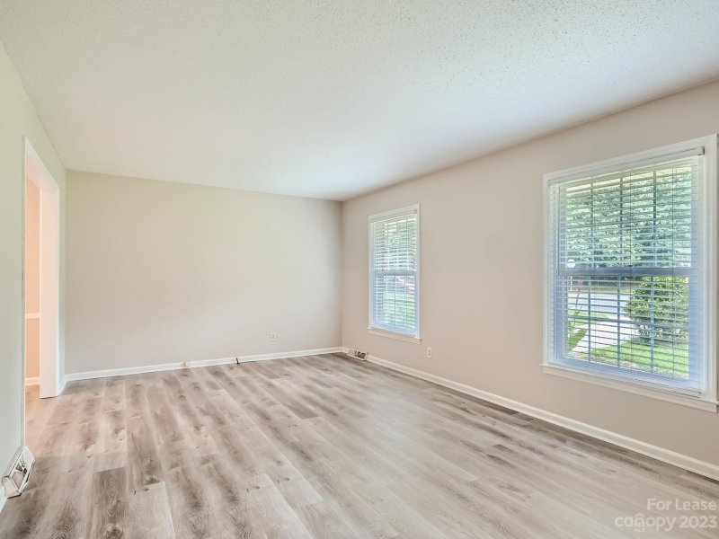 Property image 3 at 743 Pineborough Road, Charlotte, NC 28212