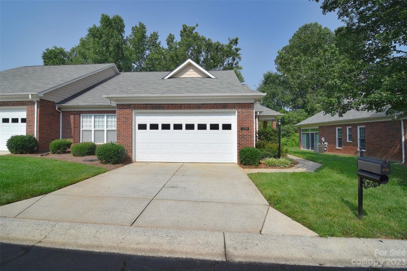 Property image 2 at 3729 Oak View Court, Matthews, NC 28105