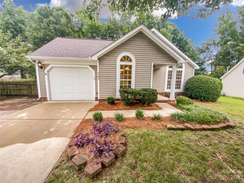 Property image 2 at 5102 Ashie Avenue, Matthews, NC 28104