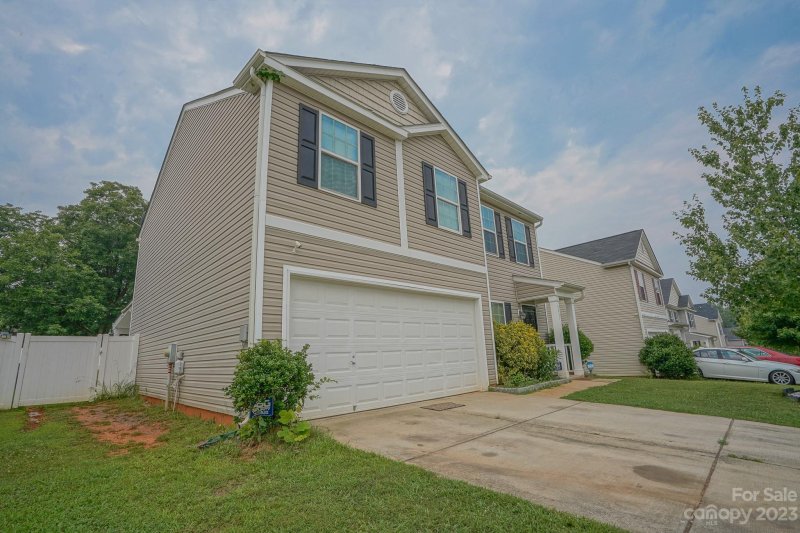 Property image 3 at 5607 Graypark Drive, Charlotte, NC 28269