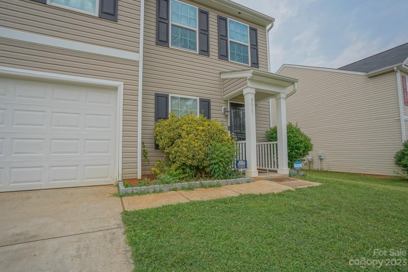 Property image 5 at 5607 Graypark Drive, Charlotte, NC 28269