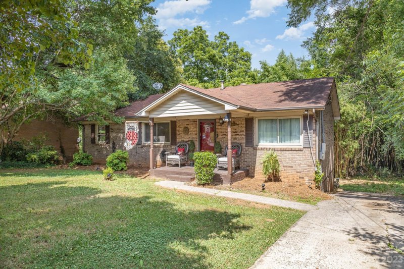 Property image 2 at 922 Canterbury Court, Gastonia, NC 28052