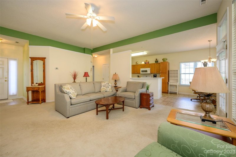 Property image 4 at 4533 Fox Thorne Drive, Charlotte, NC 28216