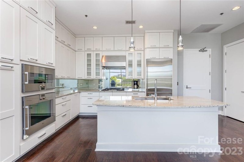 Property image 2 at 1100 Metropolitan Avenue, Charlotte, NC 28204