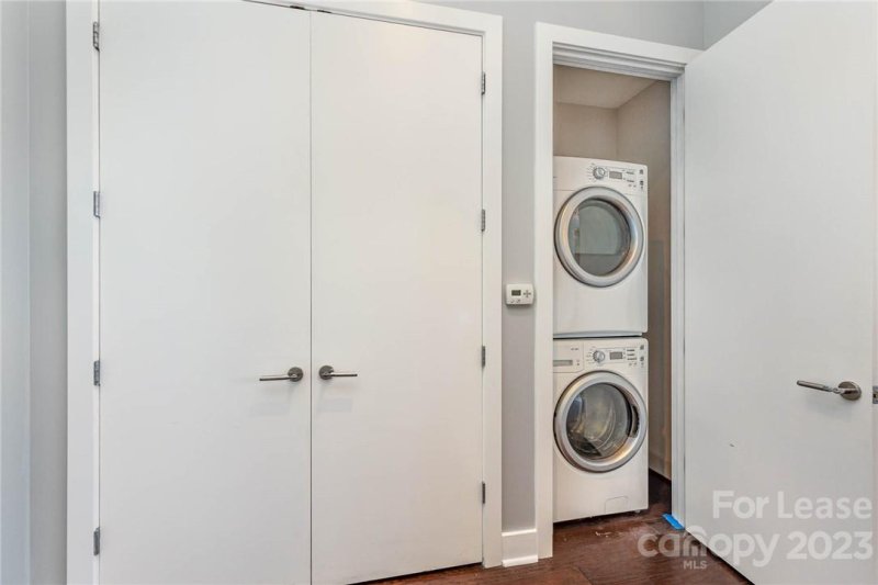 Property image 4 at 1100 Metropolitan Avenue, Charlotte, NC 28204