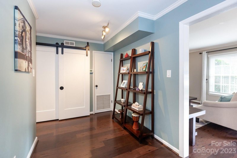 Property image 3 at 2225 Rexford Road, Charlotte, NC 28211