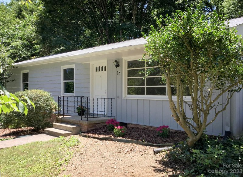 Property image 2 at 18 Governors Court, Asheville, NC 28805