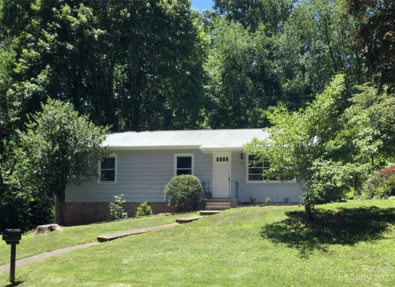 Property image 3 at 18 Governors Court, Asheville, NC 28805