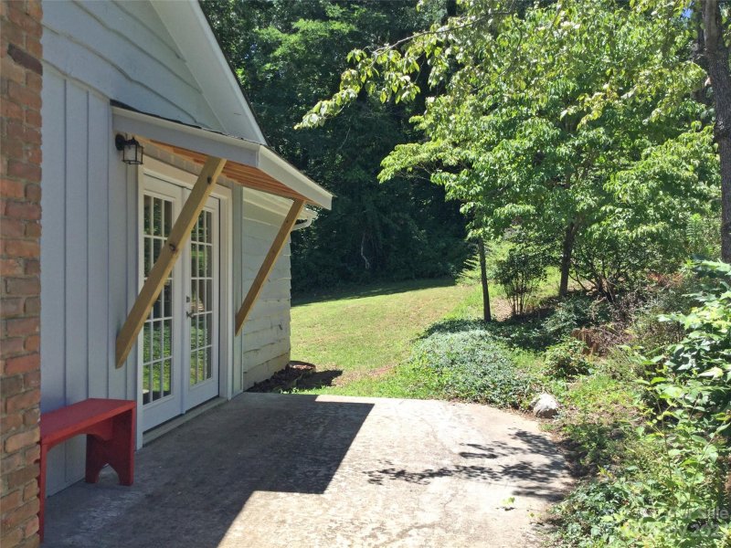 Property image 4 at 18 Governors Court, Asheville, NC 28805