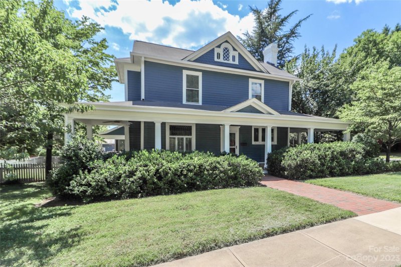 Property image 2 at 137 N Race Street, Statesville, NC 28677